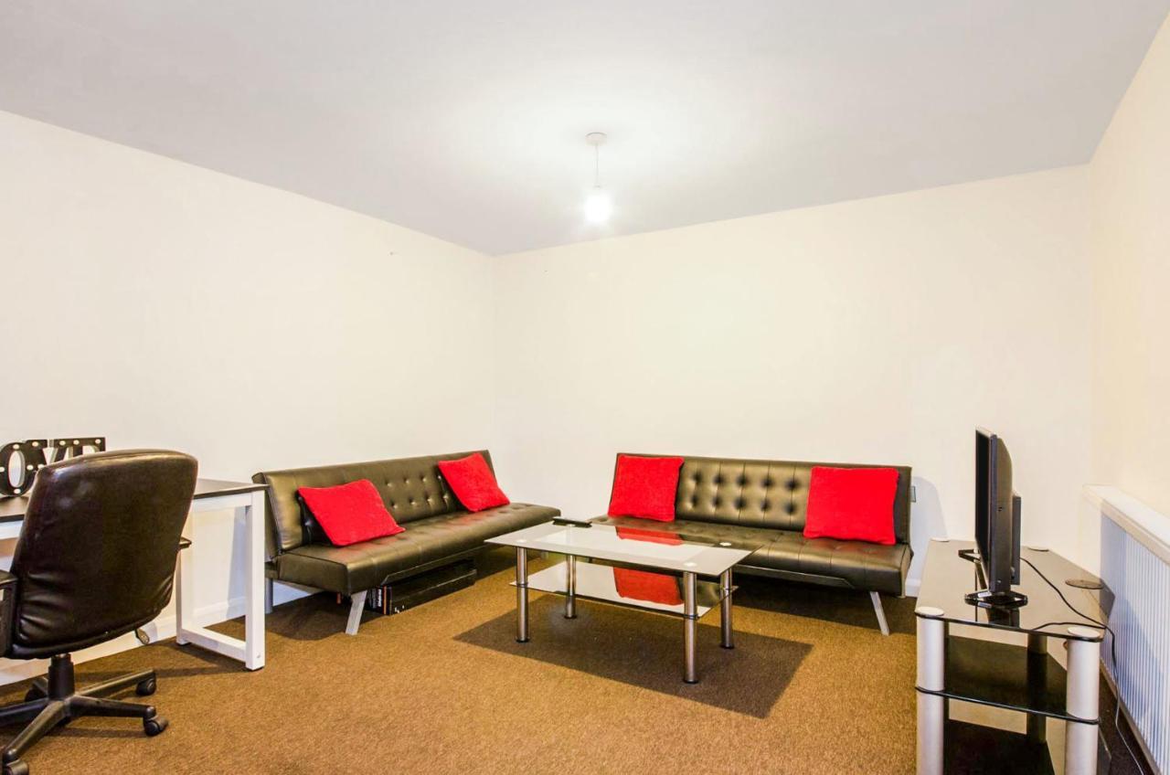 Spacious Studio Flat- Watford Junction & Harry Potter World Екстериор снимка